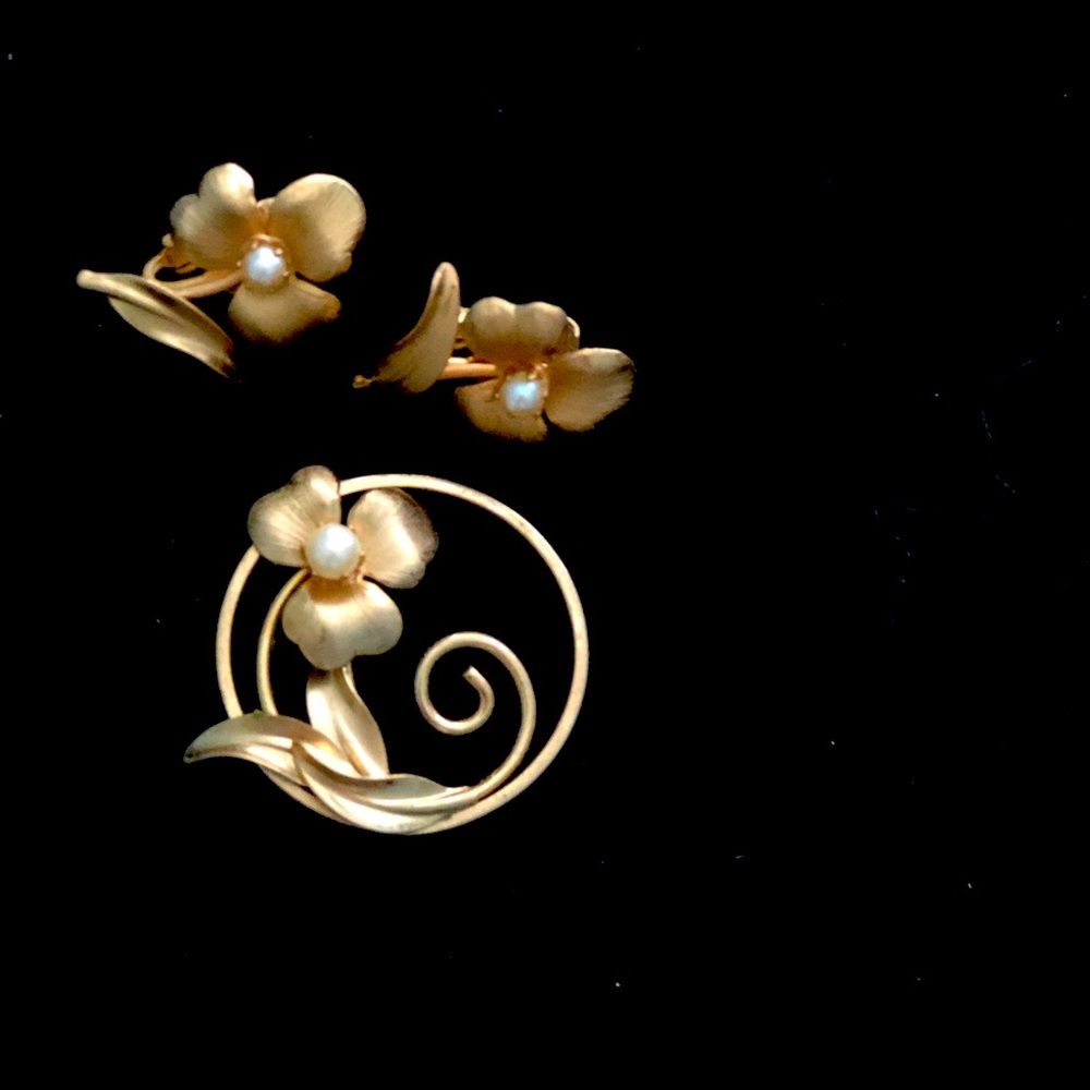 Vintage earrings and matching broach